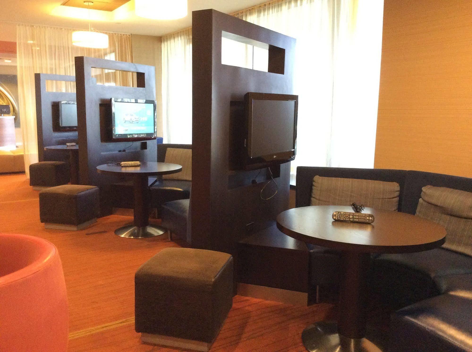 Courtyard By Marriott New York Laguardia Airport Hotel Ngoại thất bức ảnh