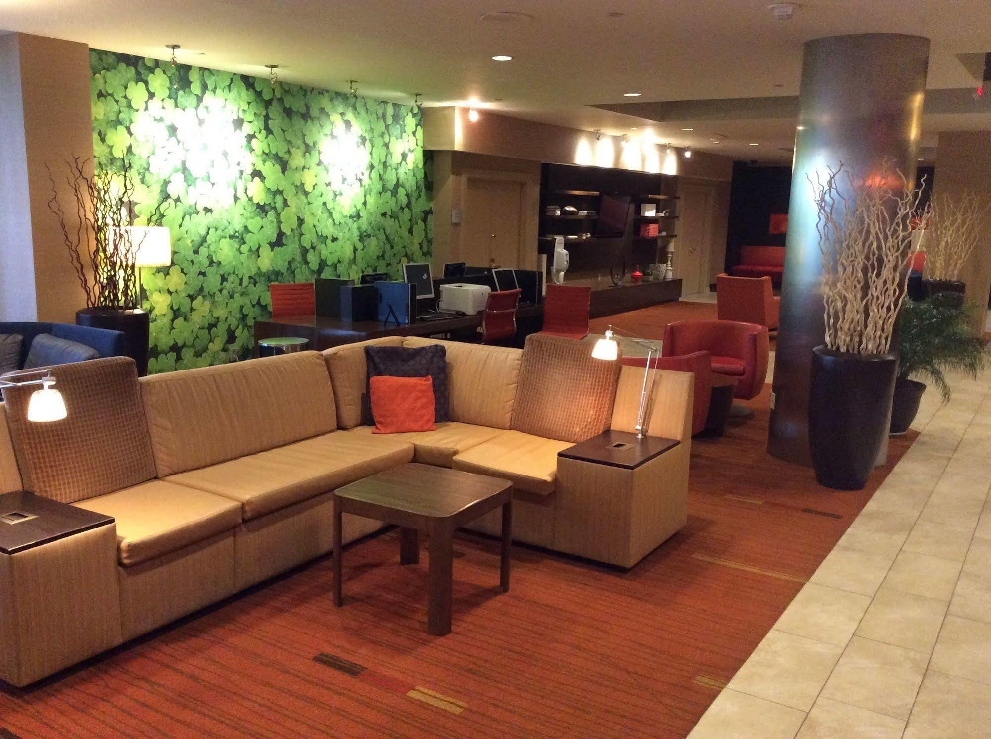 Courtyard By Marriott New York Laguardia Airport Hotel Ngoại thất bức ảnh