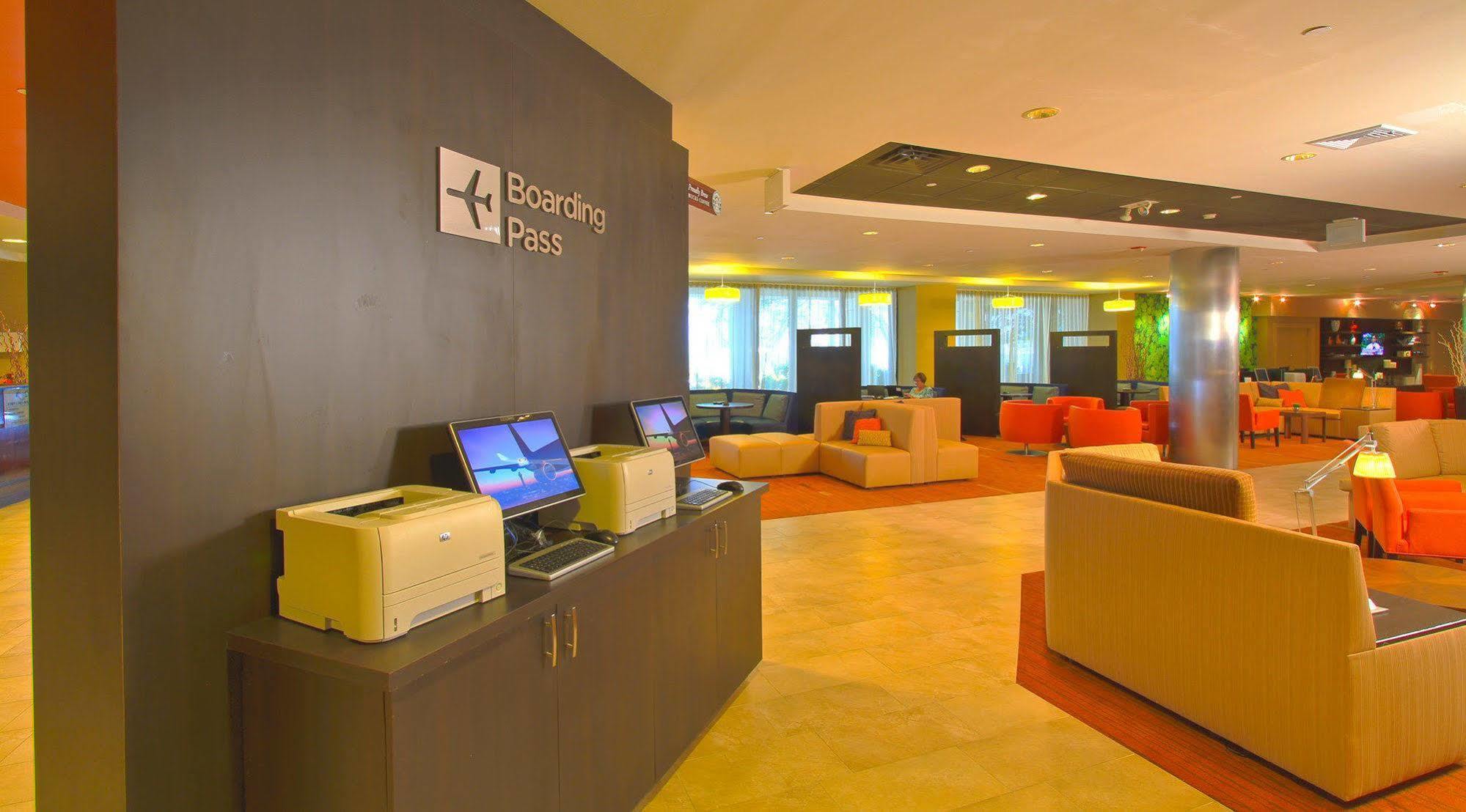 Courtyard By Marriott New York Laguardia Airport Hotel Ngoại thất bức ảnh