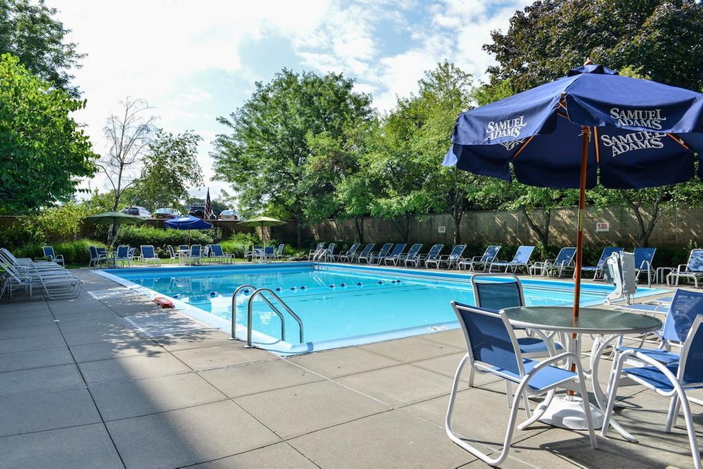 Courtyard By Marriott New York Laguardia Airport Hotel Ngoại thất bức ảnh